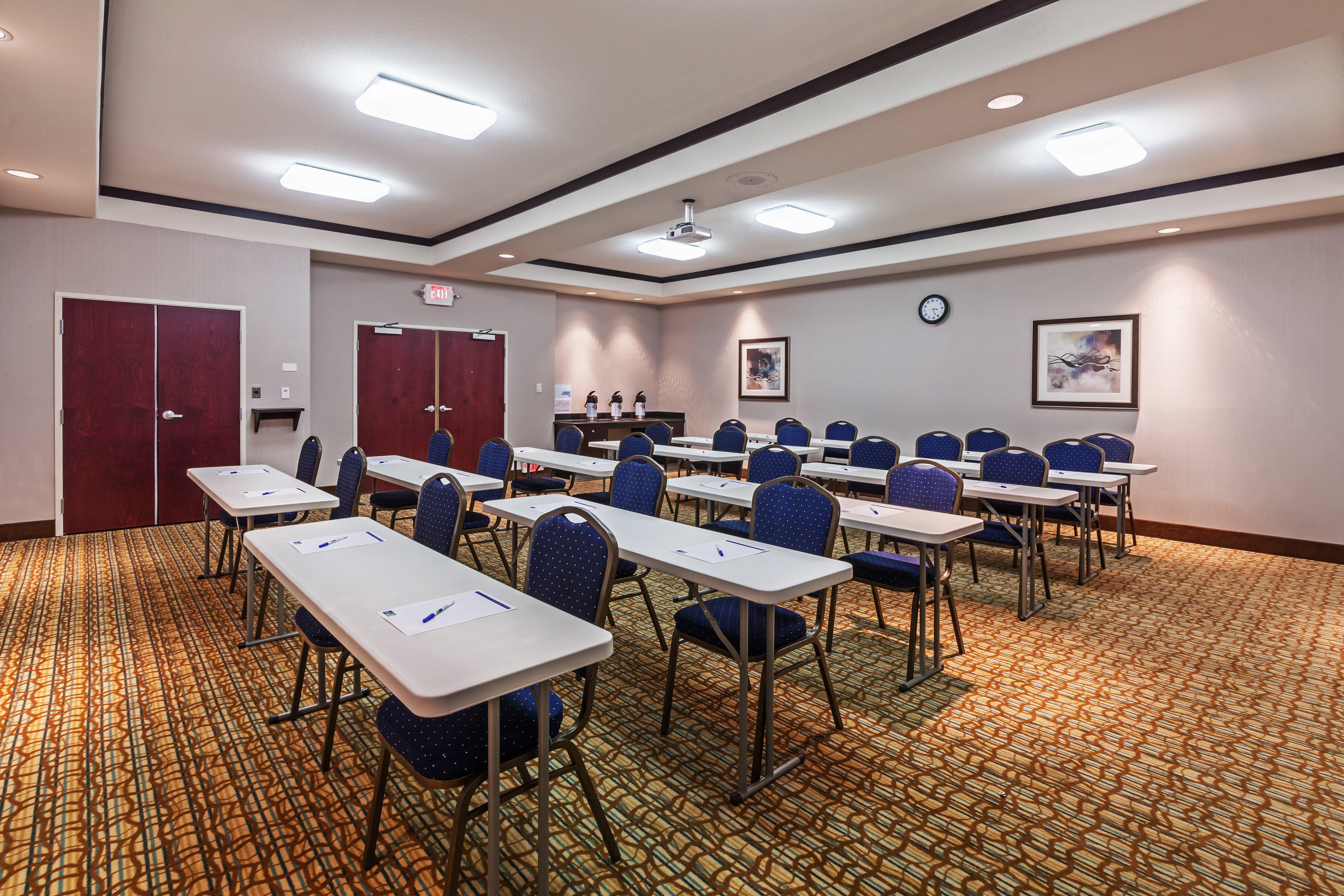 Holiday Inn Express & Suites Cleveland By Ihg Extérieur photo