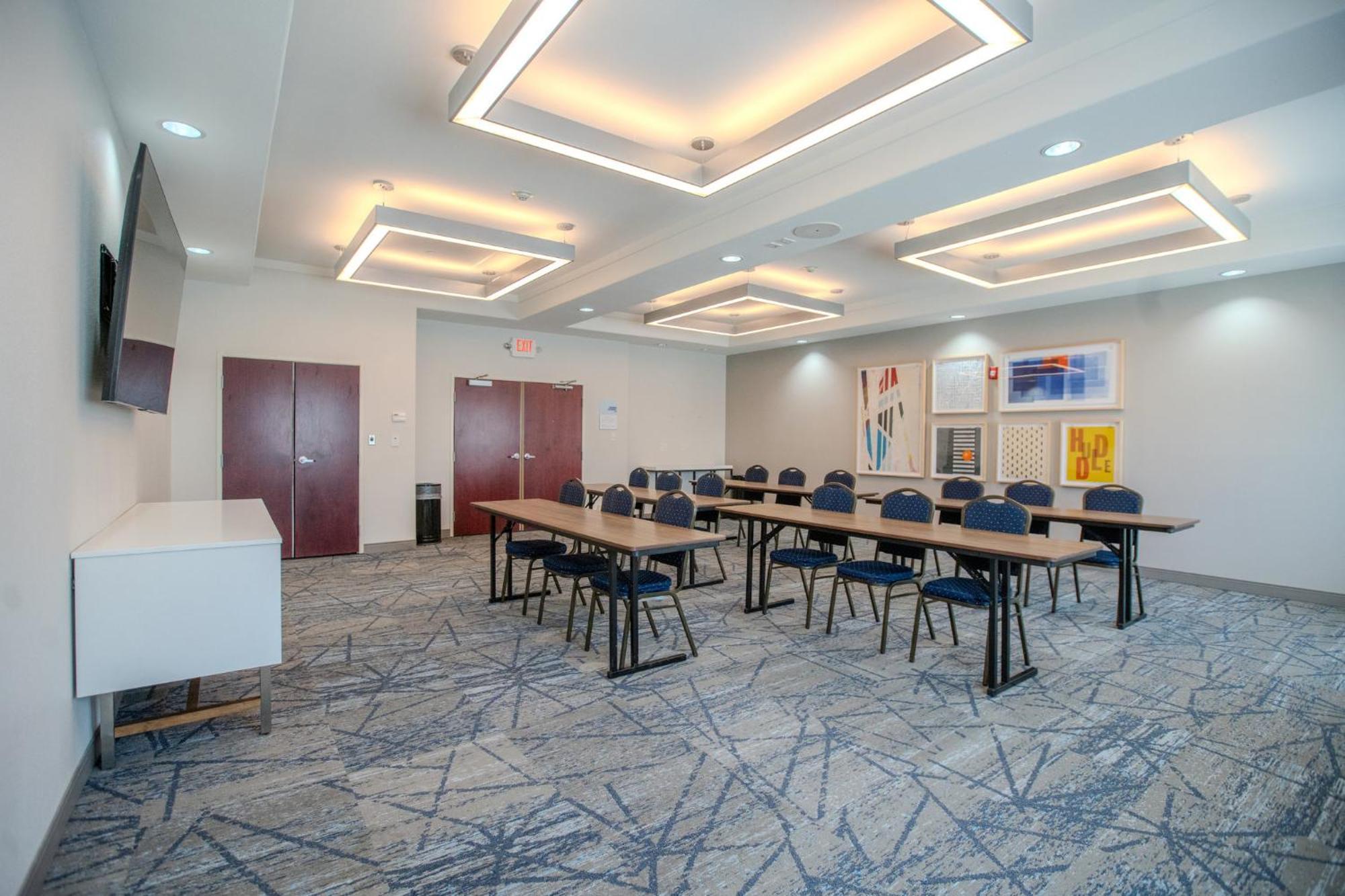 Holiday Inn Express & Suites Cleveland By Ihg Extérieur photo