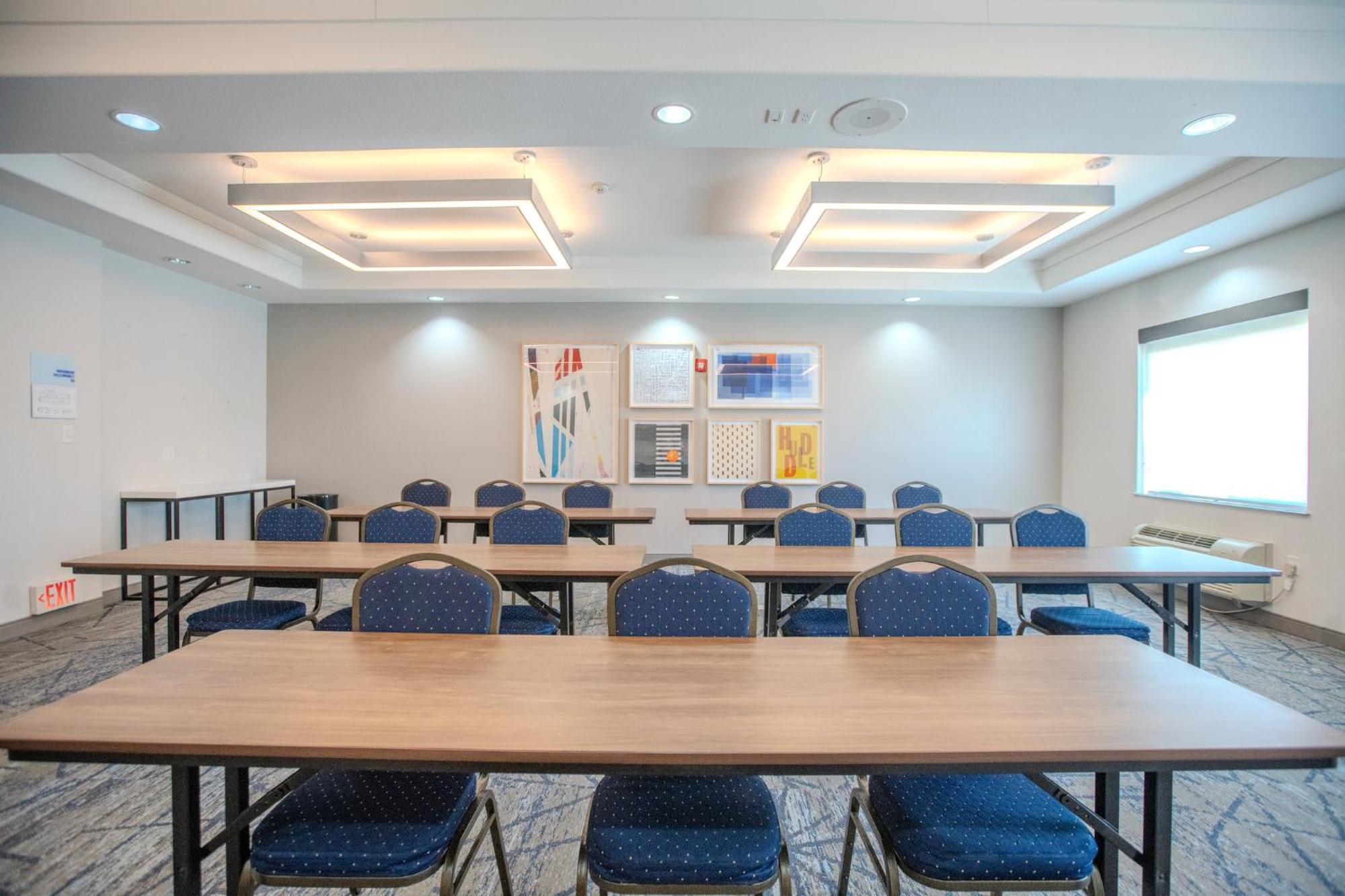 Holiday Inn Express & Suites Cleveland By Ihg Extérieur photo