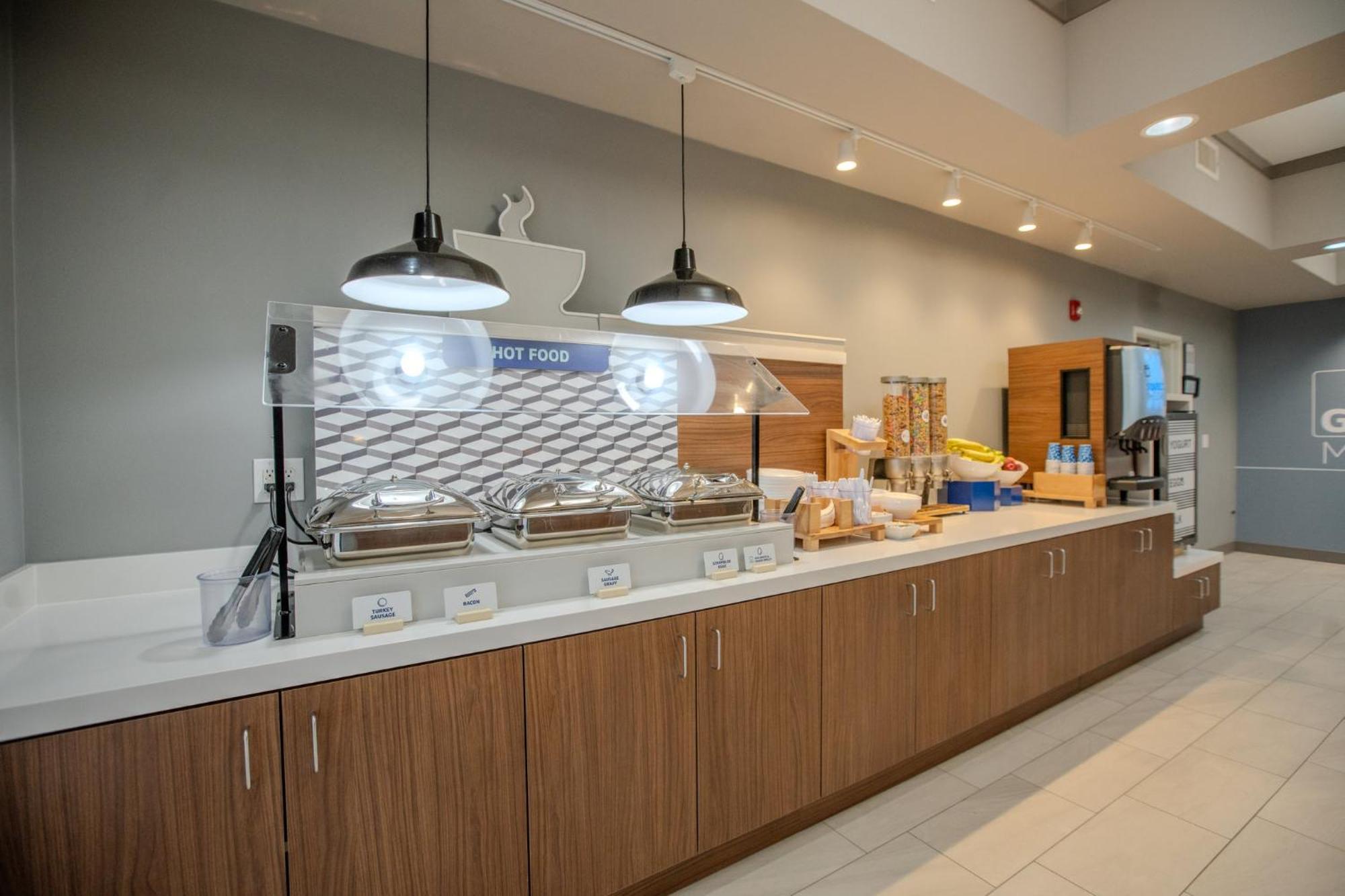 Holiday Inn Express & Suites Cleveland By Ihg Extérieur photo
