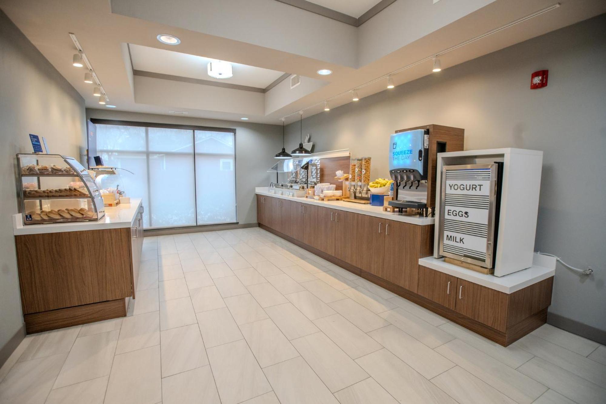 Holiday Inn Express & Suites Cleveland By Ihg Extérieur photo