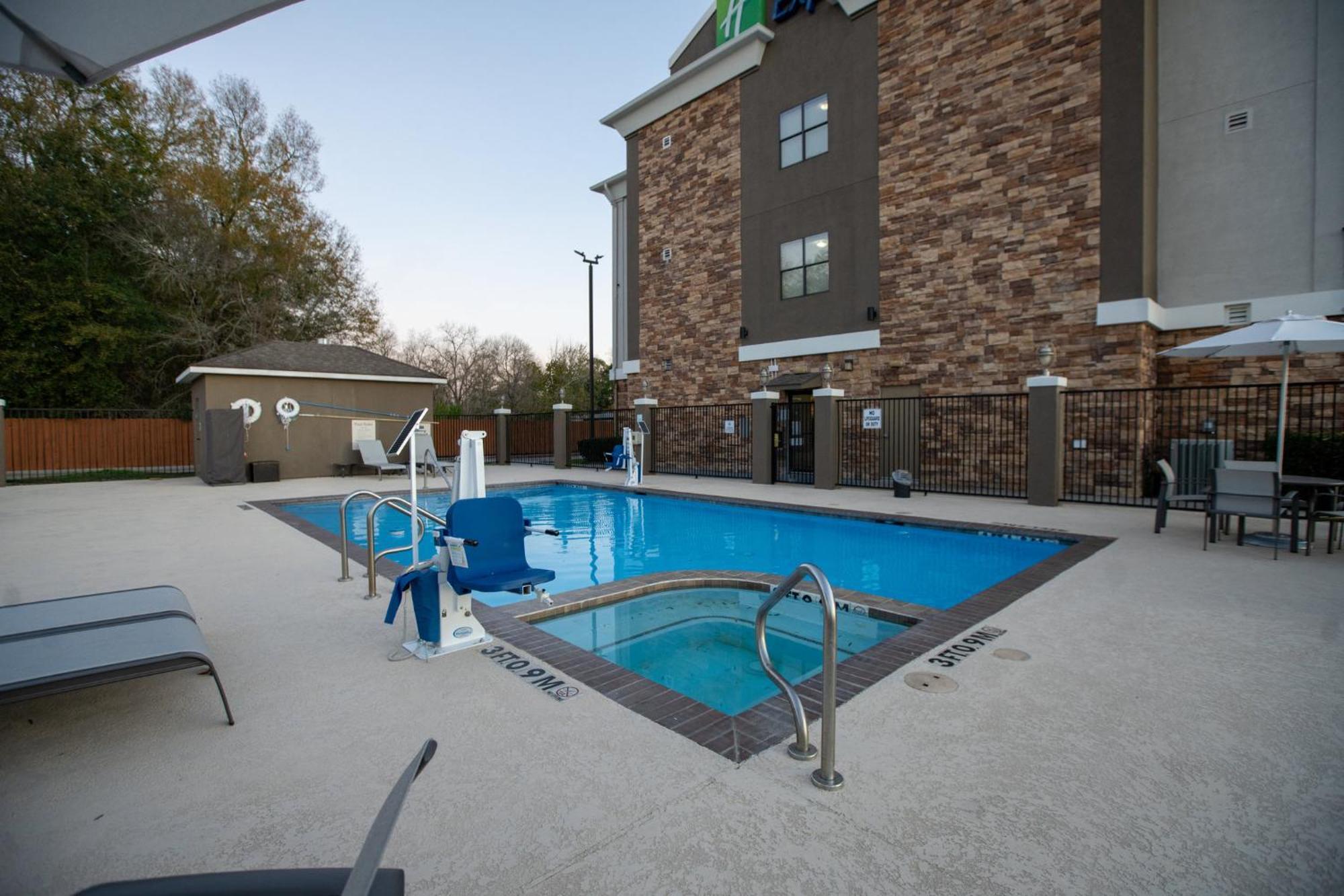Holiday Inn Express & Suites Cleveland By Ihg Extérieur photo