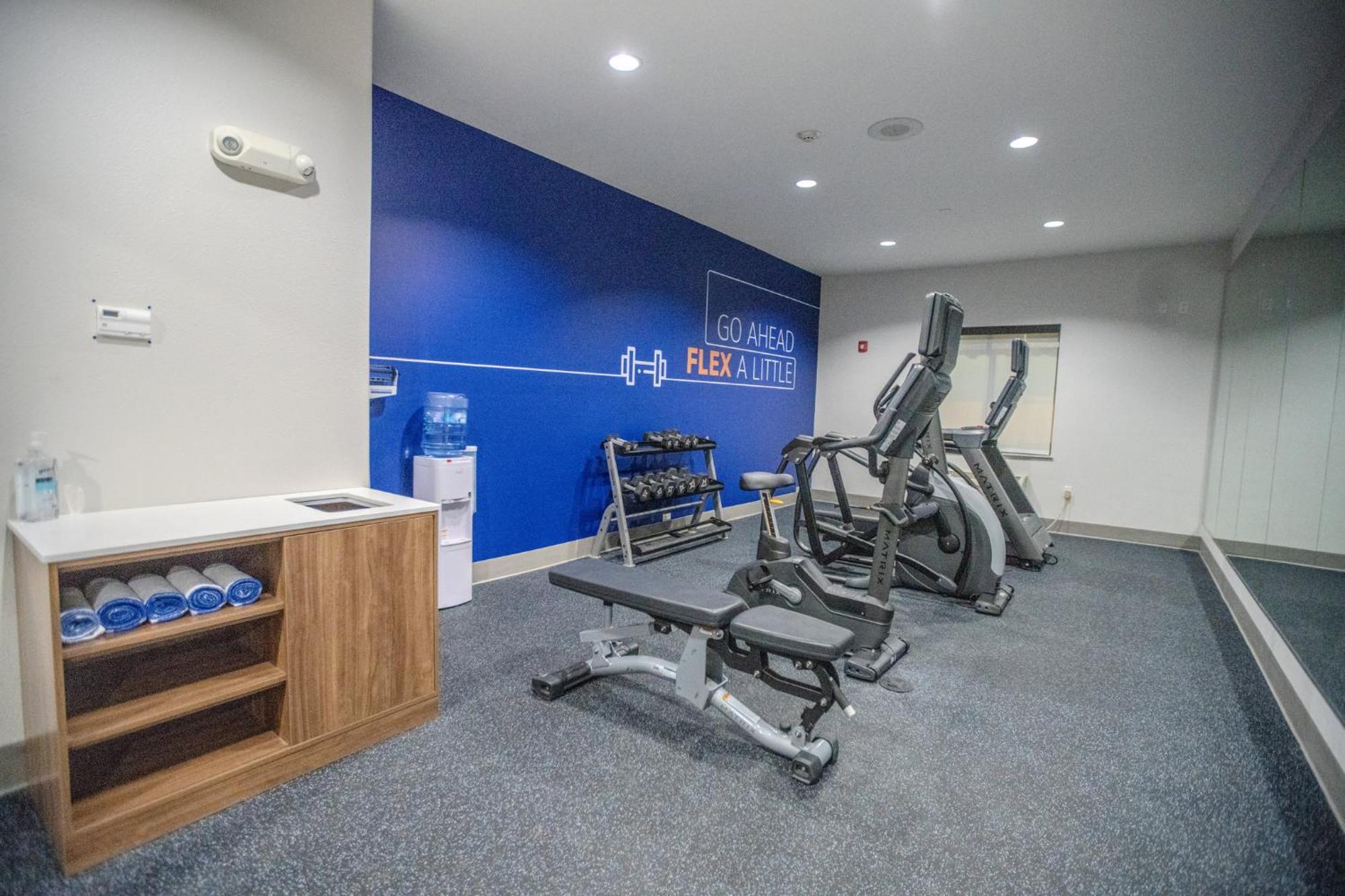 Holiday Inn Express & Suites Cleveland By Ihg Extérieur photo