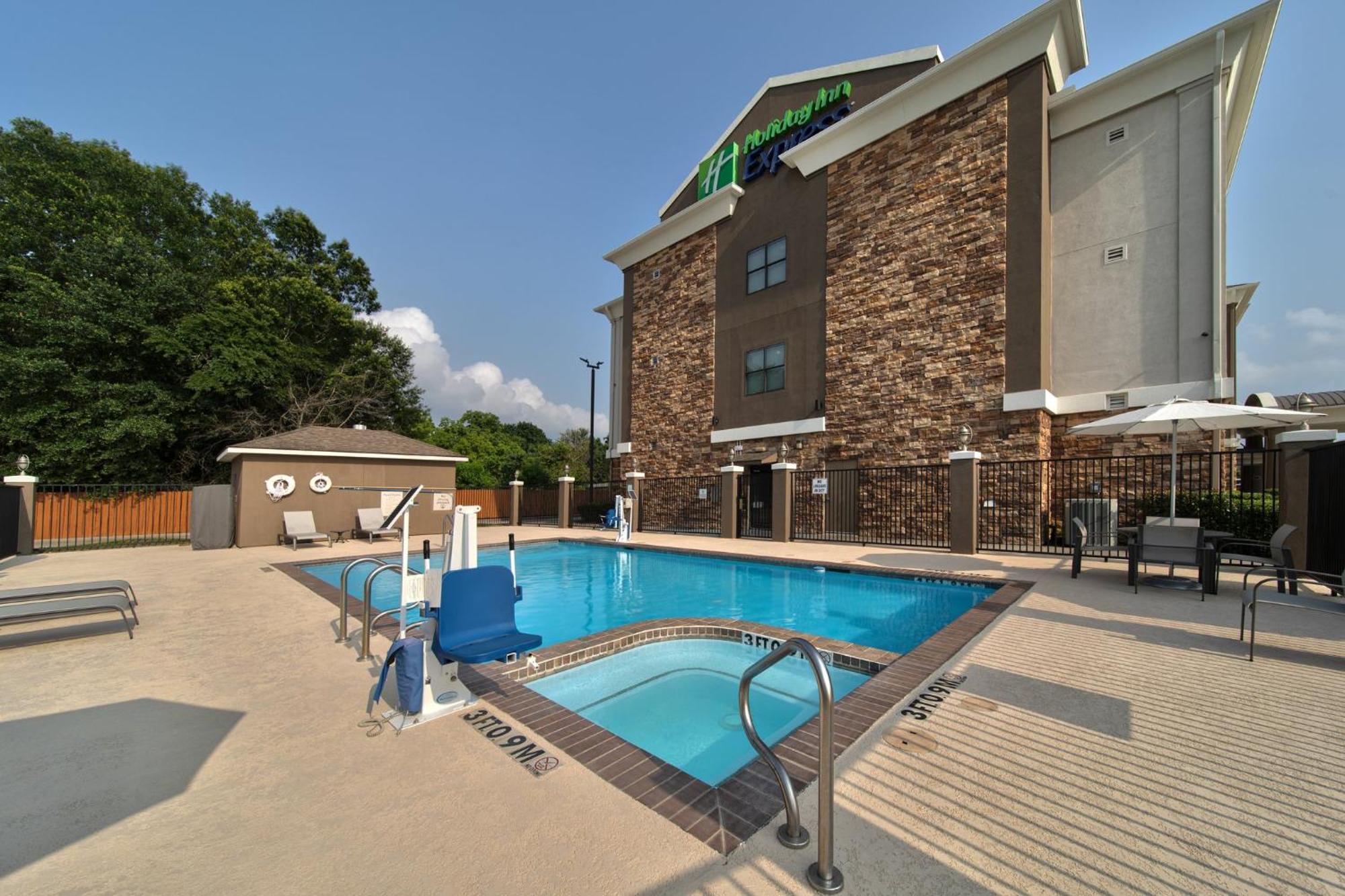 Holiday Inn Express & Suites Cleveland By Ihg Extérieur photo